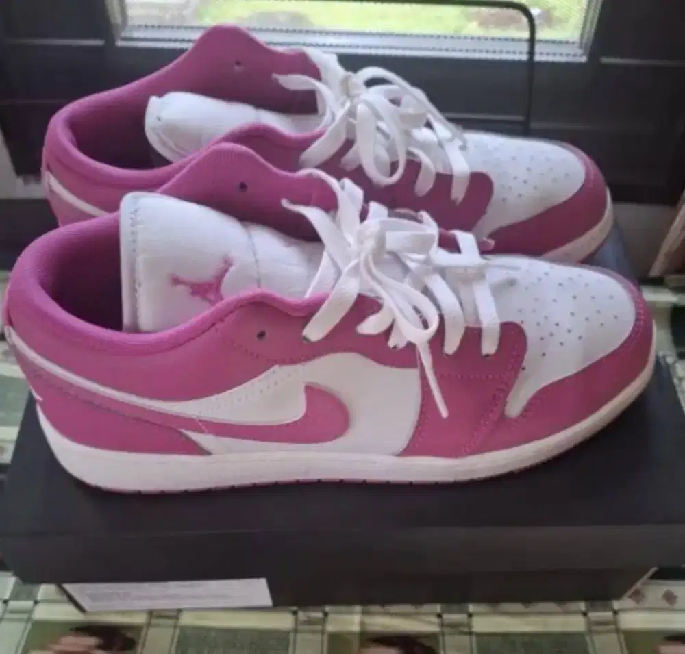 NIKE AIR JORDAN 1