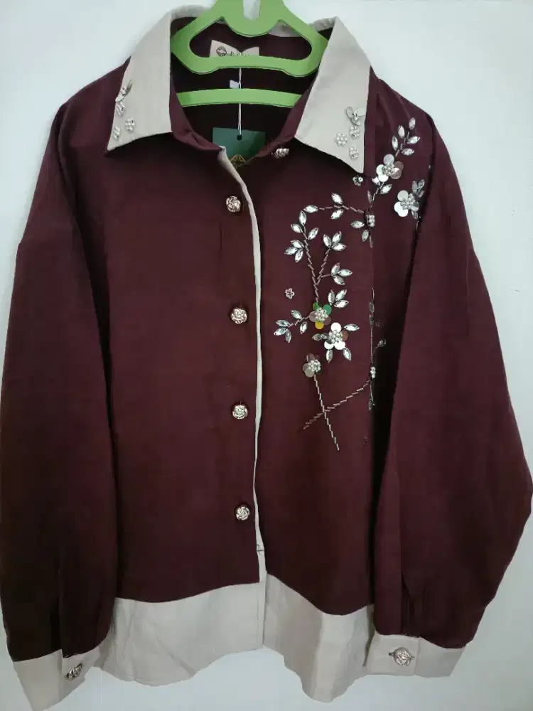 DIJUAL BAJU ATASAN WANITA BARU