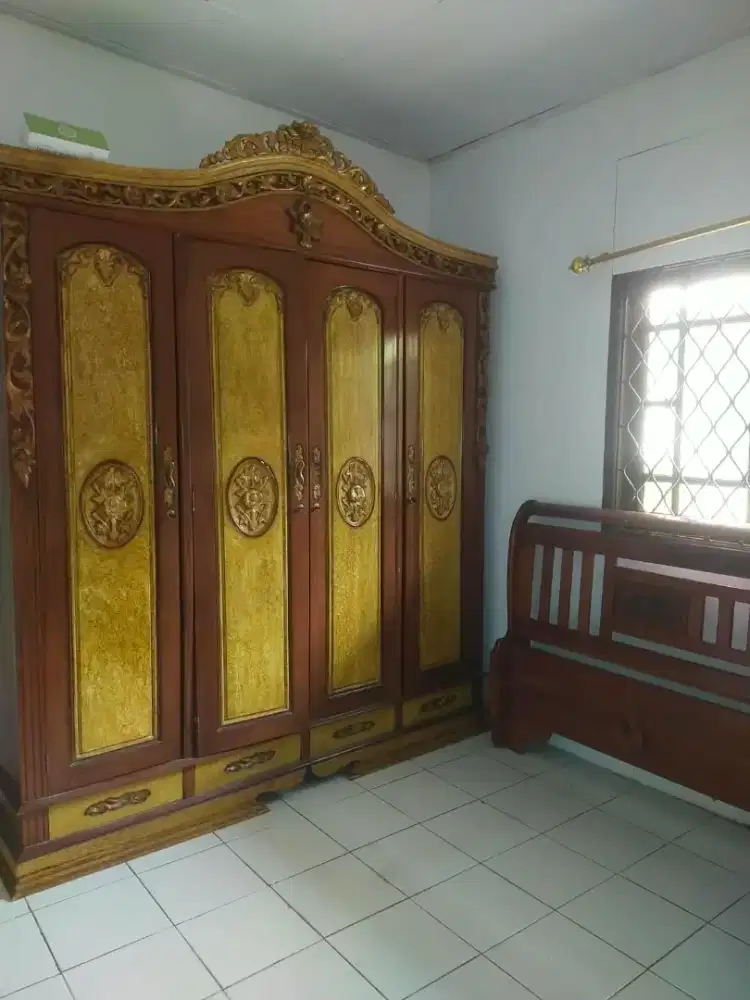 DI JUAL LEMARI 4 PINTU KAYU JATI ASLI JEPARA (SECOND)