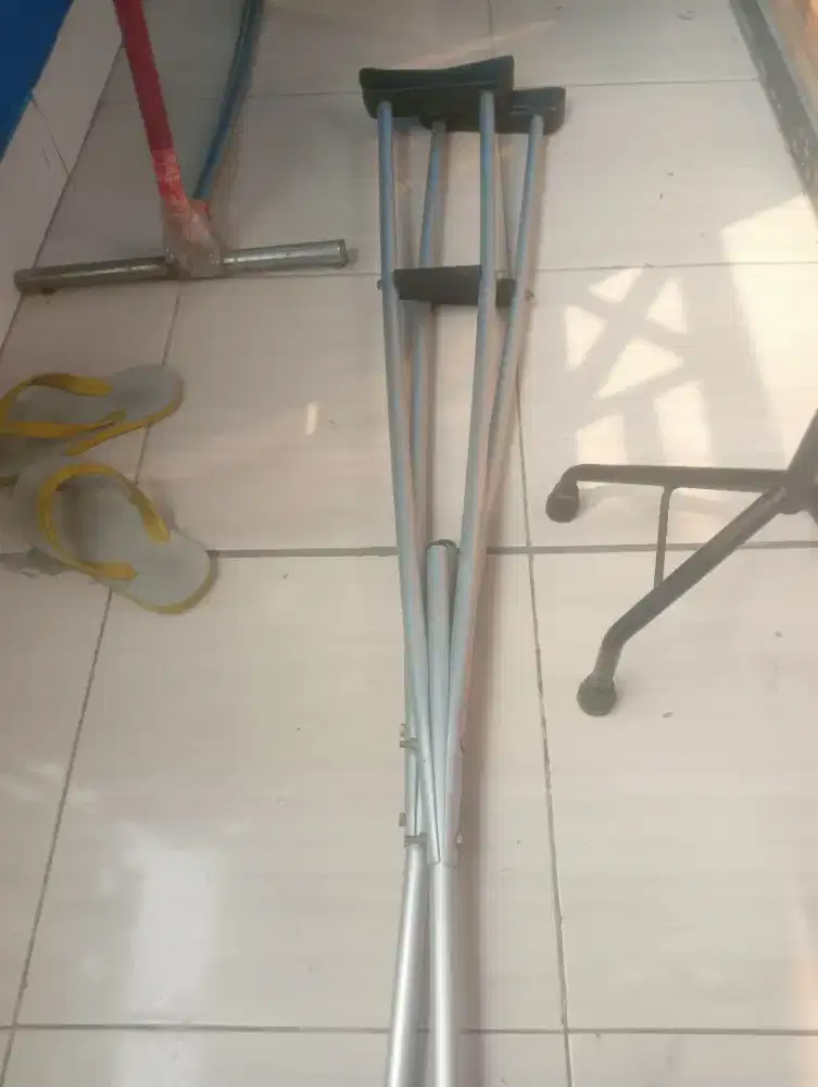 Dijual tongkat untuk berjalan