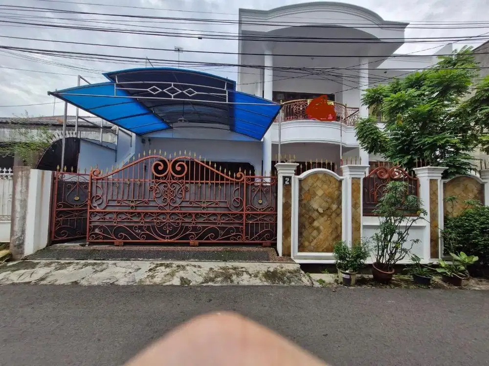Dijual rumah 2 lantai di pondok bambu jakarta timur