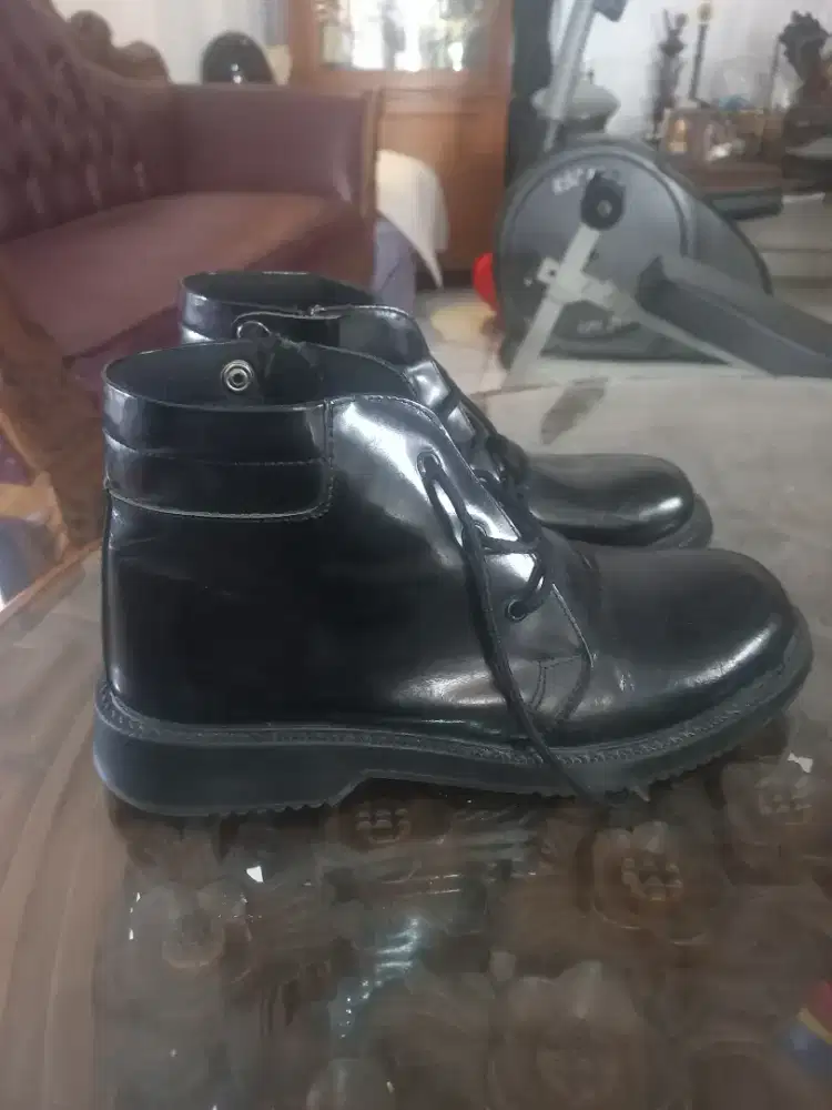 Sepatu boot size 40