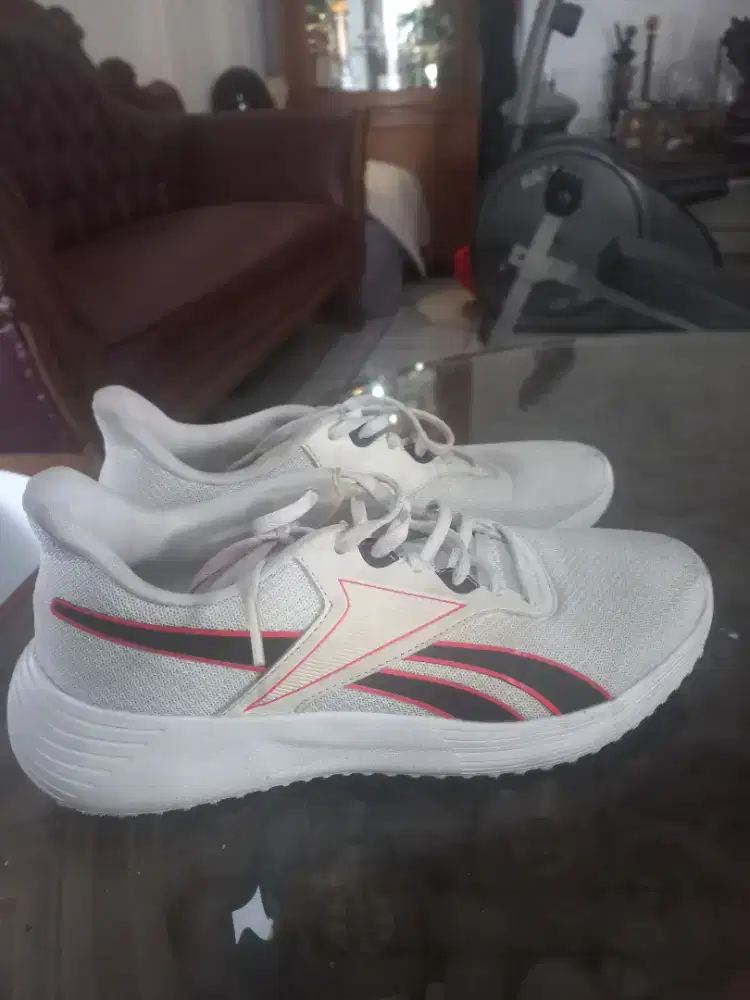 Seaptu Reebok size 40