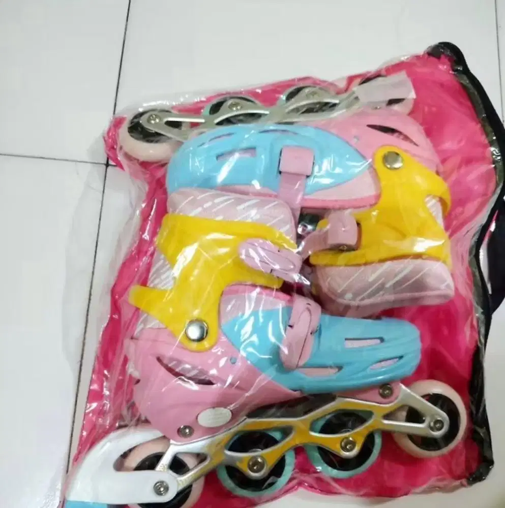 Dijual sepatu roda anak size 37 up kondisi msh bagus belum sebulan