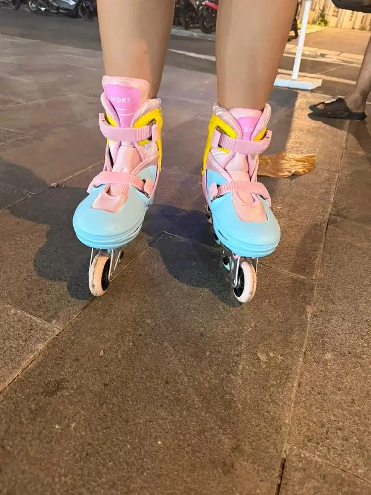 Dijual sepatu roda anak size 37 up kondisi msh bagus belum sebulan