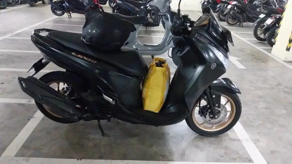 Yamaha Lexi S non ABS 2022 hitam gold
