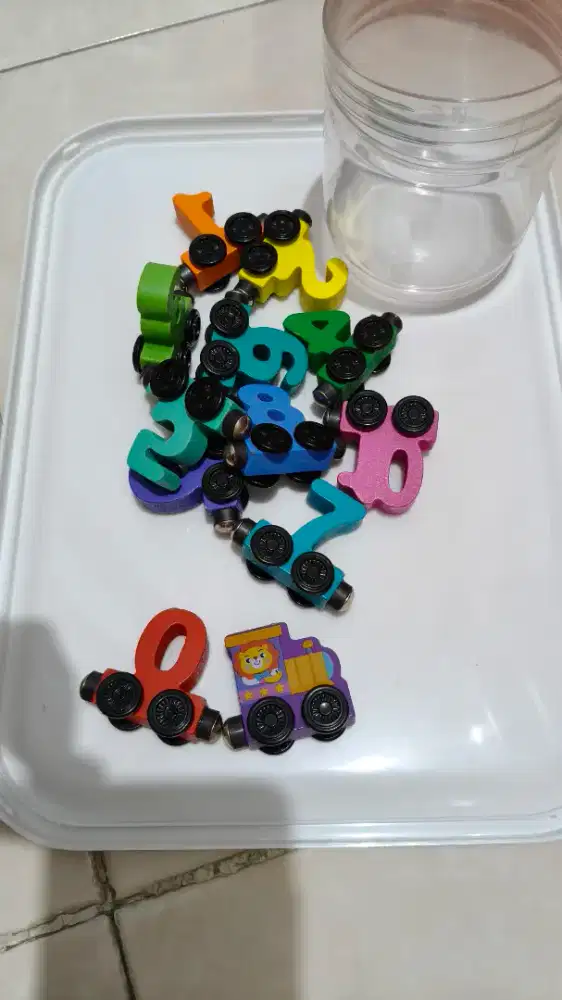 Mainan kereta api magnet anak