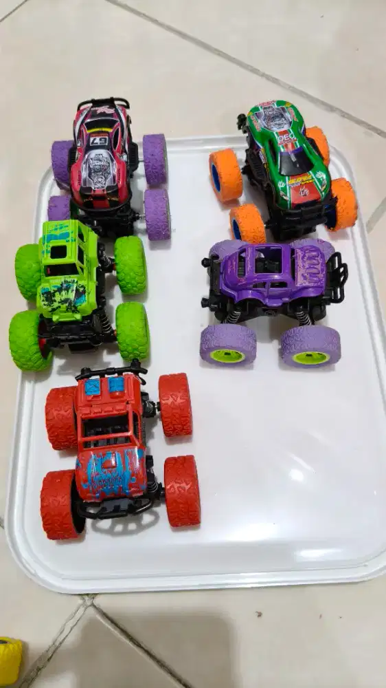 5 pcs mainan mobil bekas anak