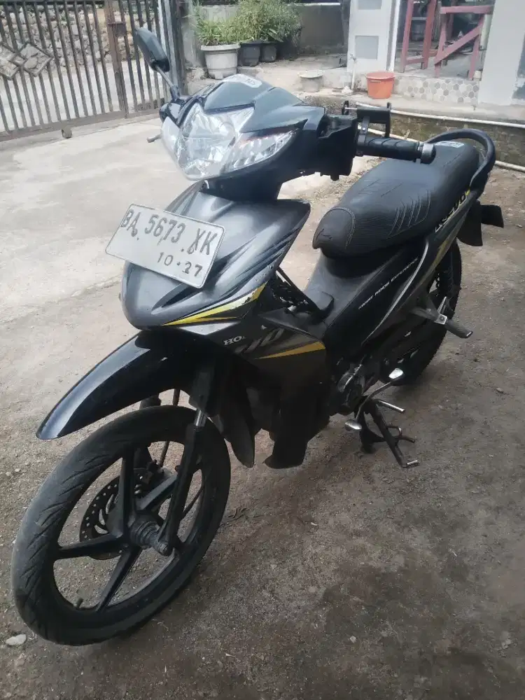 Dijual motor Honda Revo Absolute 2009