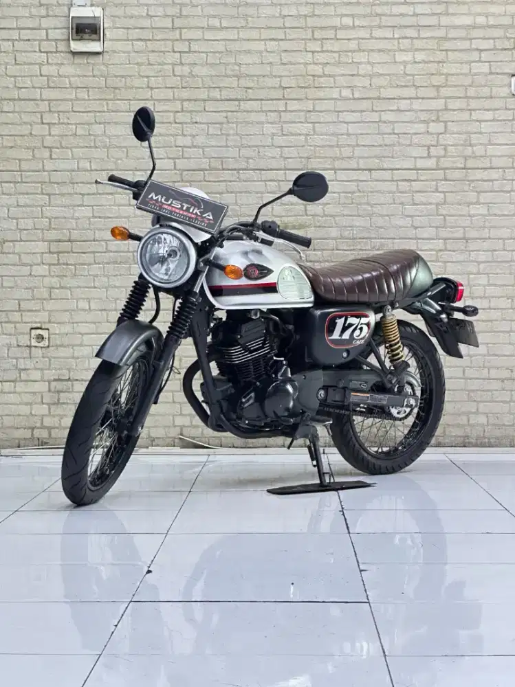 KLASIK IDAMAN‼️ Kawasaki W175 Cafe 2022 Silver Favorit - Dava Mustika