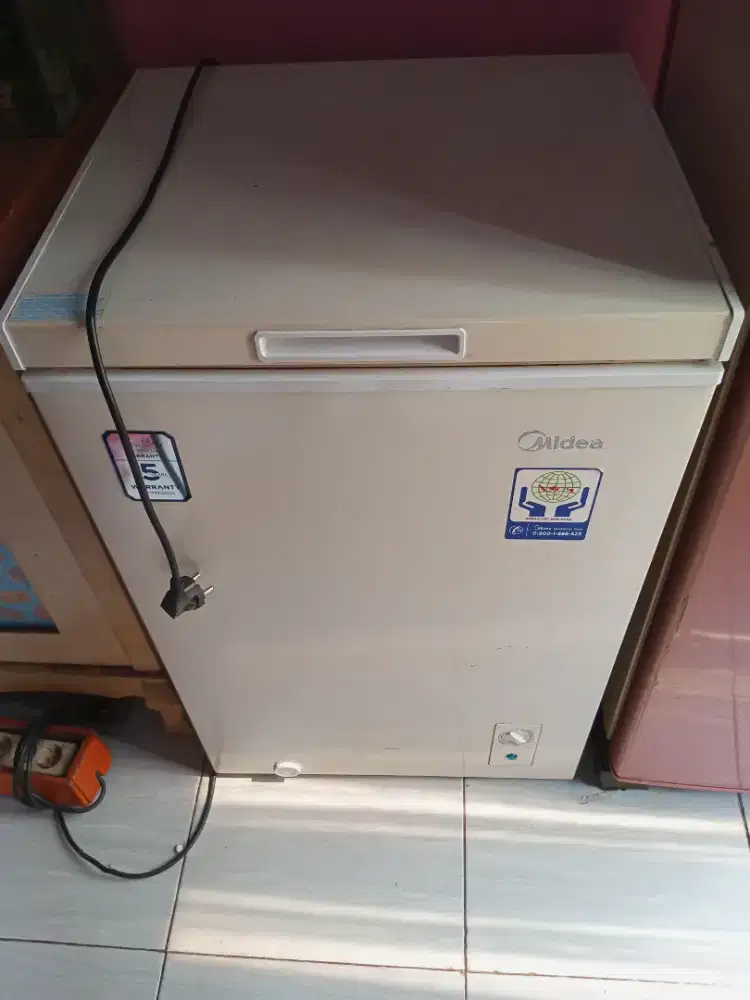 Di jual saja frizzerr baru 8bulan sudah tidak di pakai lgi