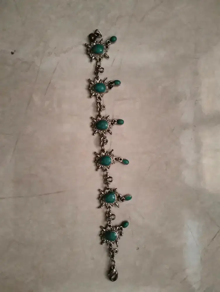 Gelang tangan biru
