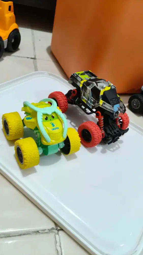 Mainan truk mobil anak 2pcs