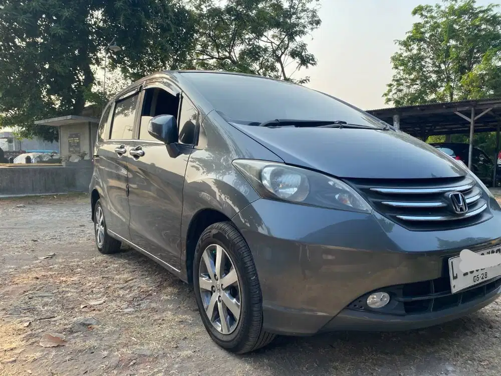 Freed honda 2012