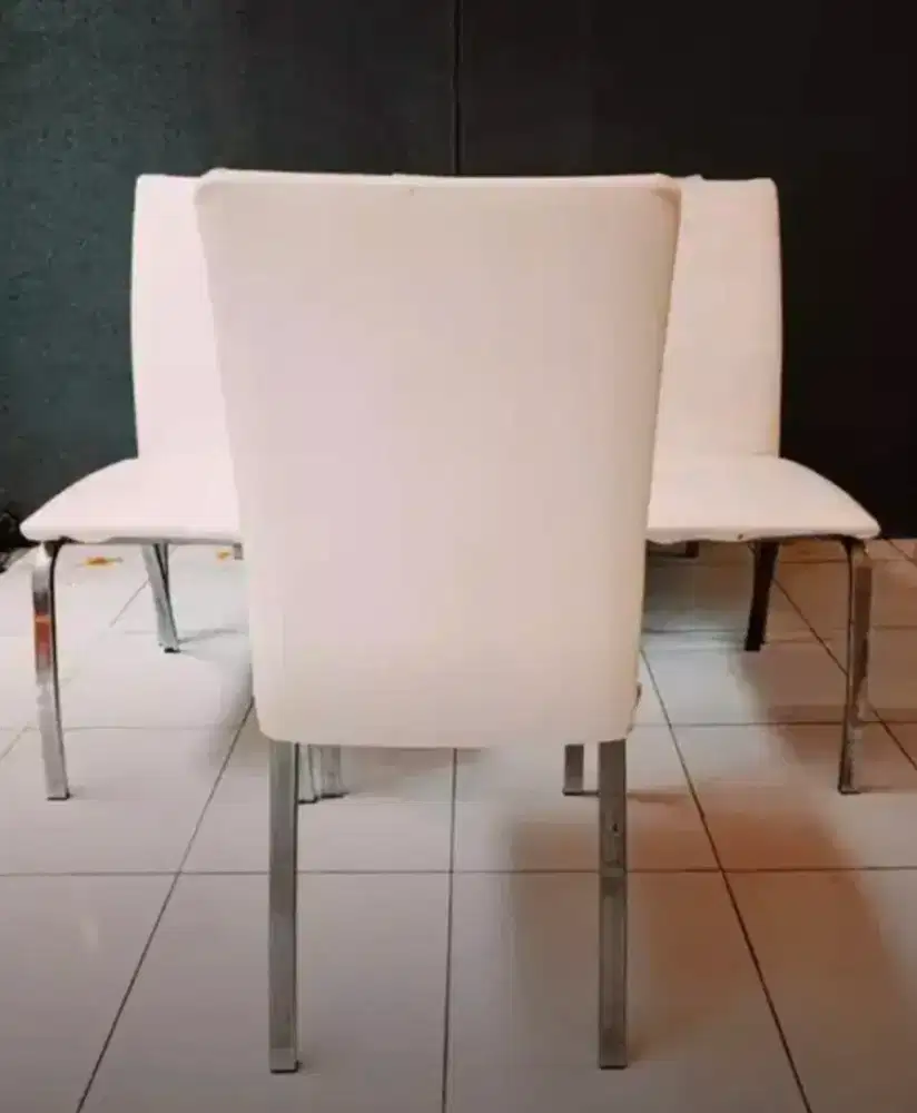 Kursi makan informa