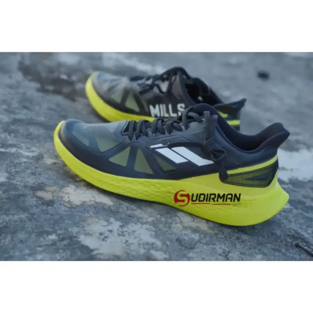 Sepatu Running Mills