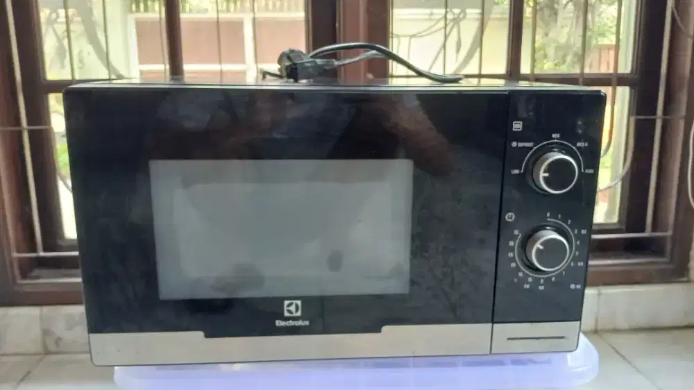 Microwave Electrolux Masih Mulusss