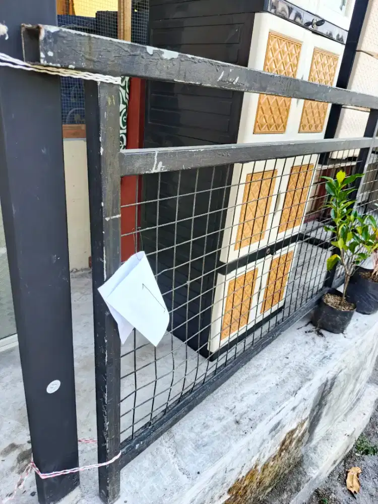 Pagar holo bekas panjang 3 meter lebih