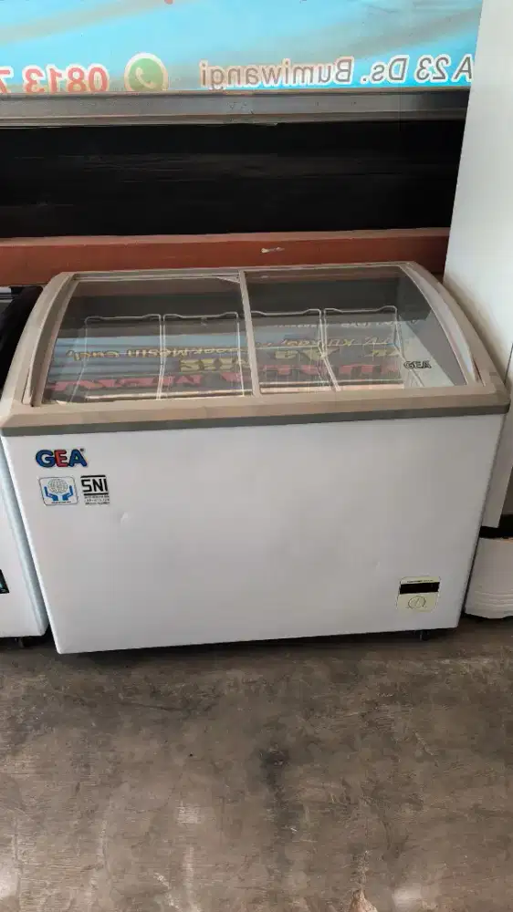 Gea frezeer kaca sleading 300 liter ORI mulus 90%