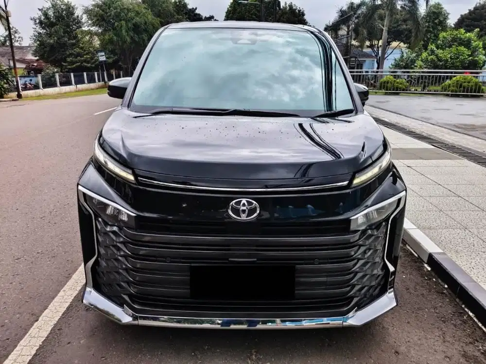 Toyota Voxy 2.0 Cvt TSS Camera360 AT 2023 Km.17rb Hitam tangan satu
