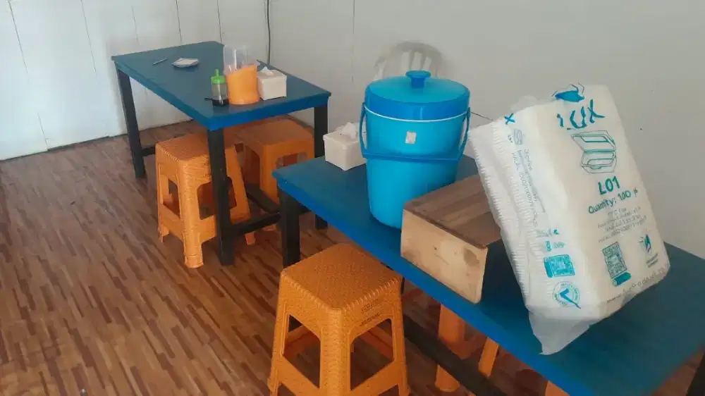 Meja jualan barang masih seperti baru