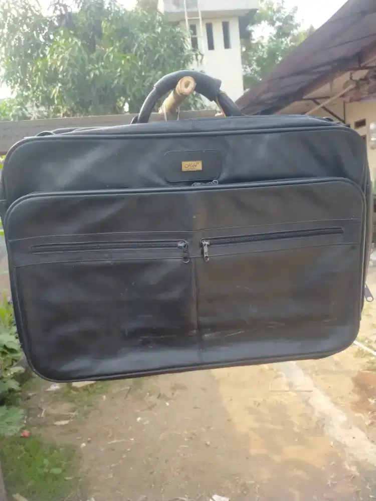 Tas Jas / Pakaian  Lipat Kulit Asli Hebe ITALY