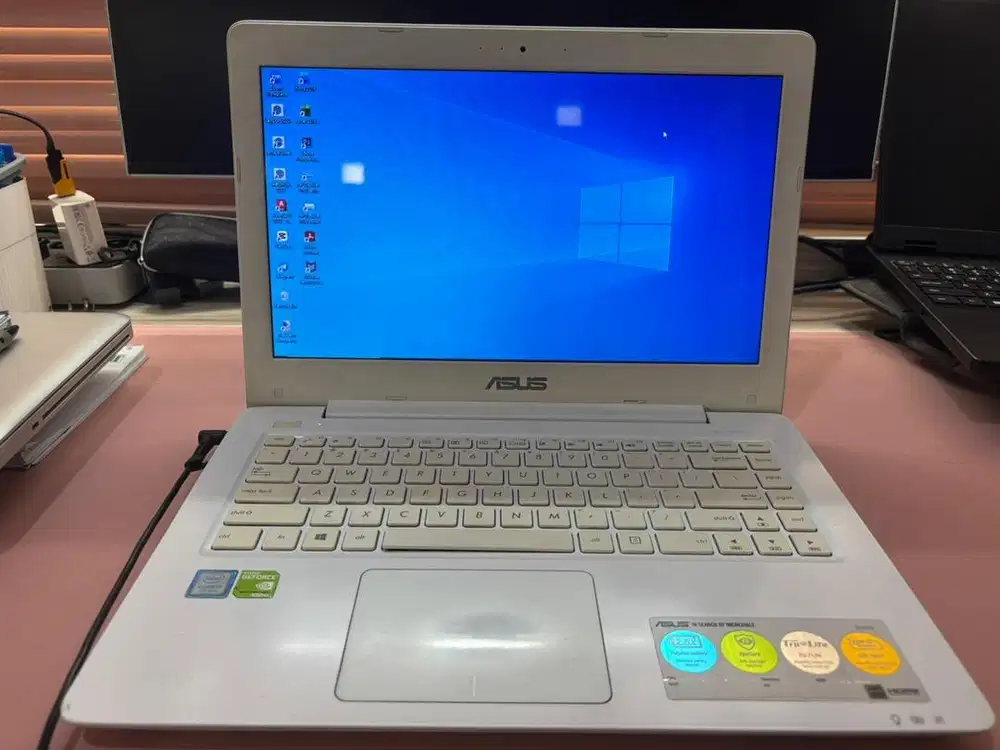 ASUS putih A456UR ex wanita