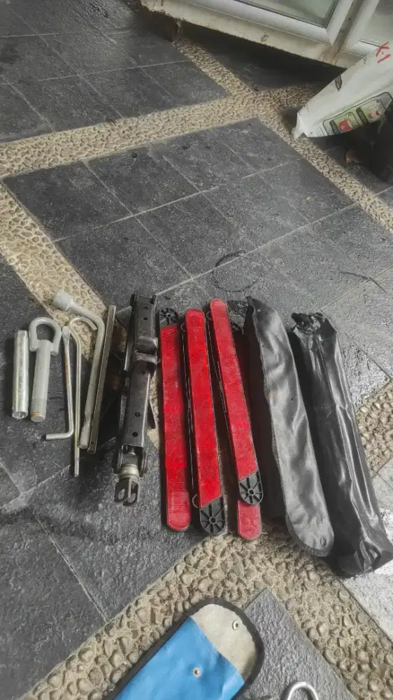 Dongakrak satu set konci konci sama segitiga