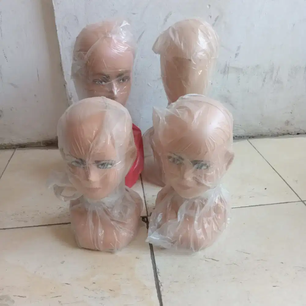 Di jual 4 kepala manekin bekas seperti baru