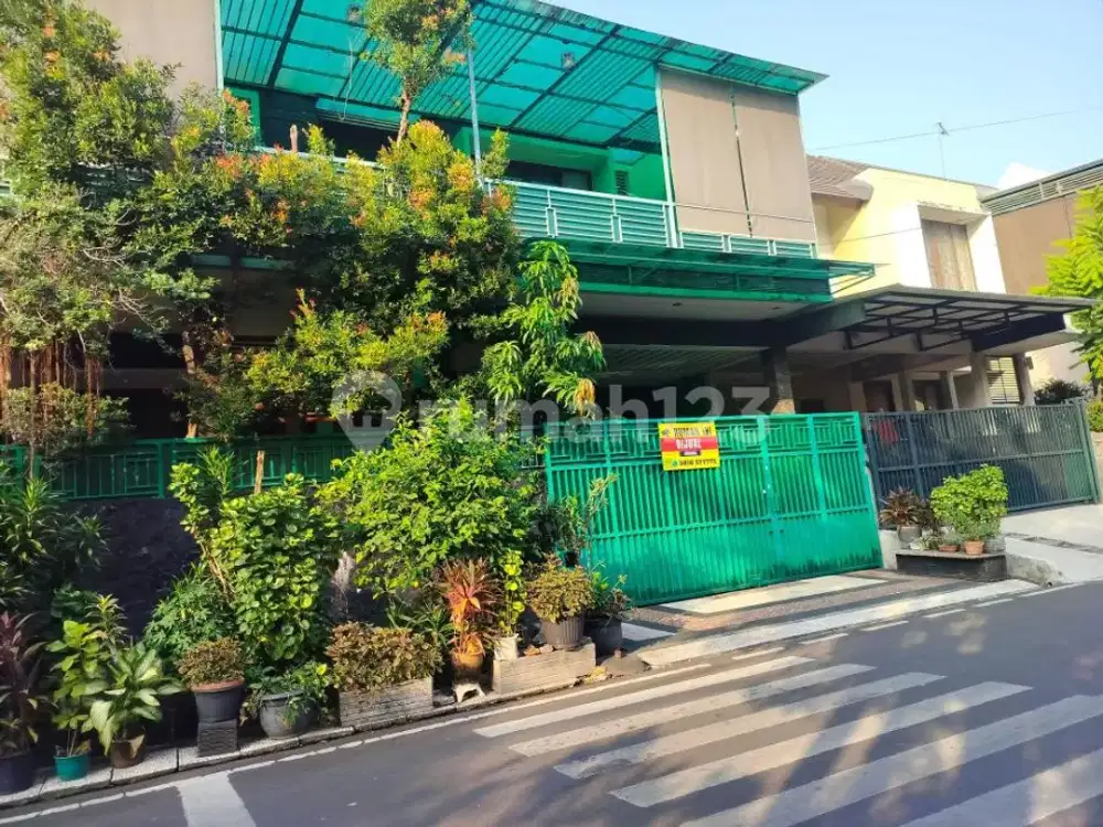 Rumah Depan Fasum Pinggir Jalan Dekat LRT