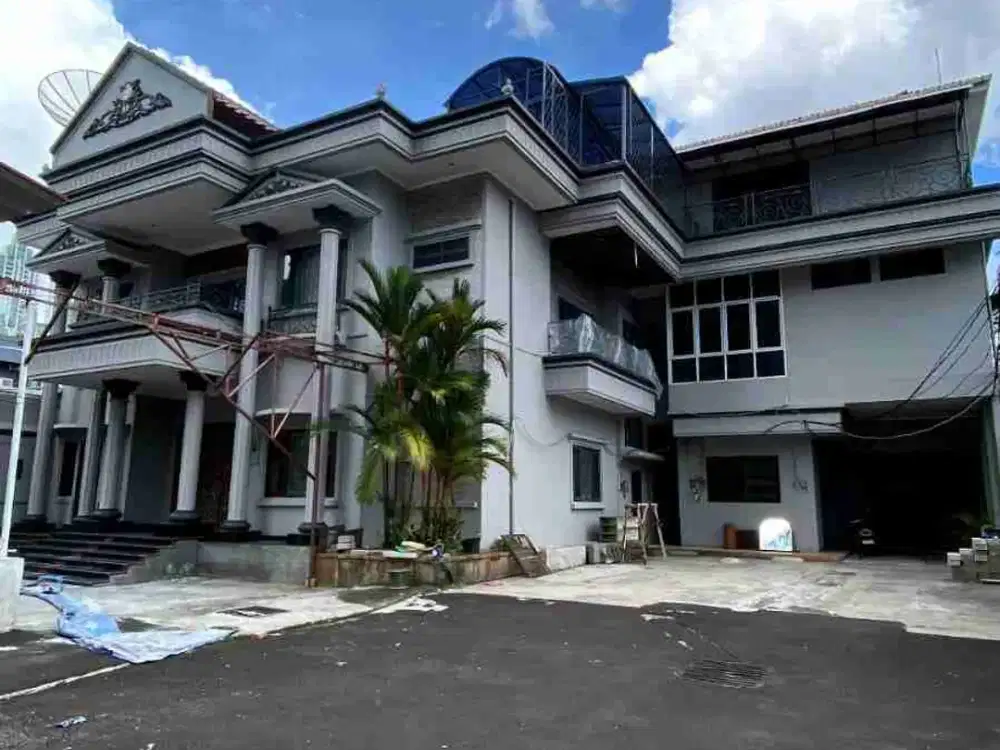 Rumah 3 Lantai Plus 43 Kamar Kost dan Kios Karbela Dekat Sudirman