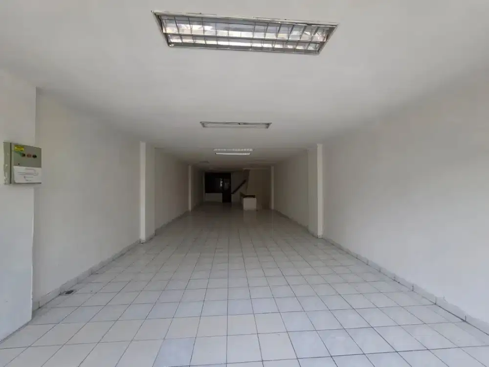 Disewakan Ruko besar 4 Lantai Area Parkir Luas Tengah Kota Semarang