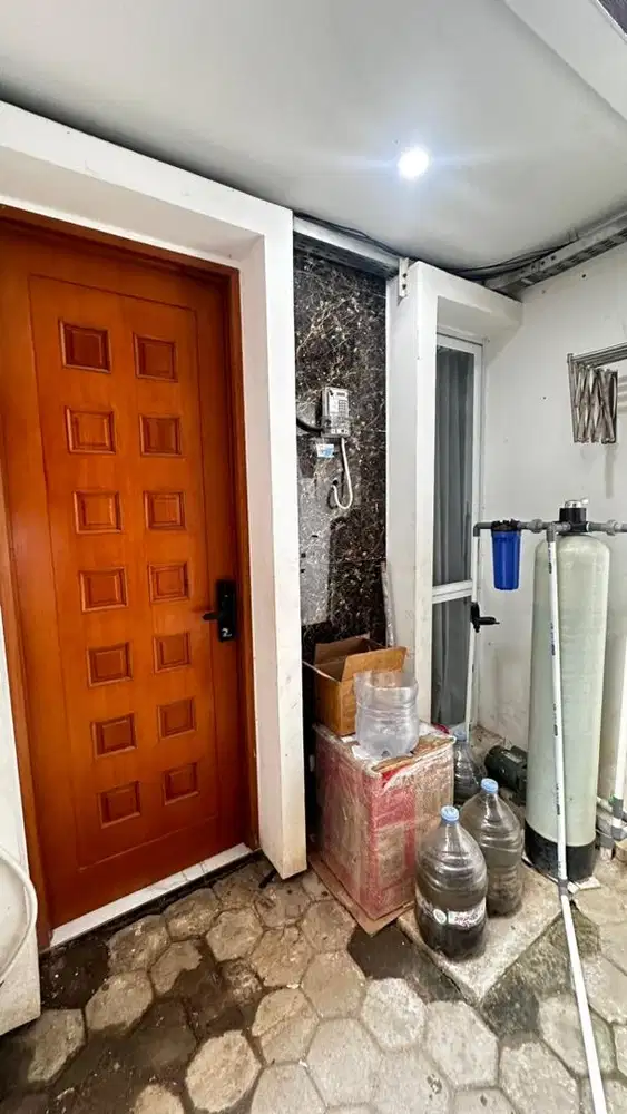 Disewakan rumah 3 lantai konsep jepang cocok untuk keluarga kecil