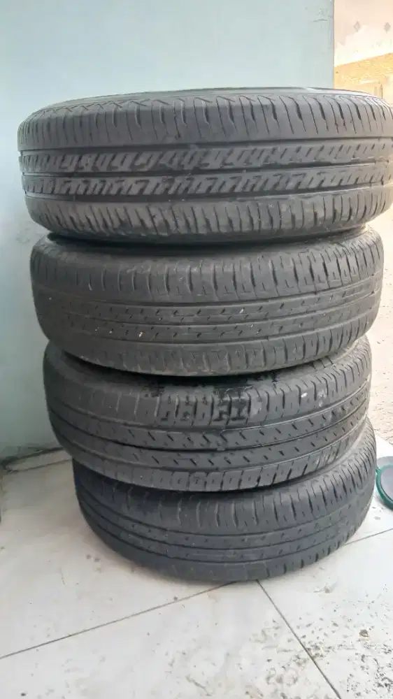 JUAL BAN BRIDGESTONE UKURAN 185 70 14 DAN VELG BEKAS XENIA LOBANG 4
