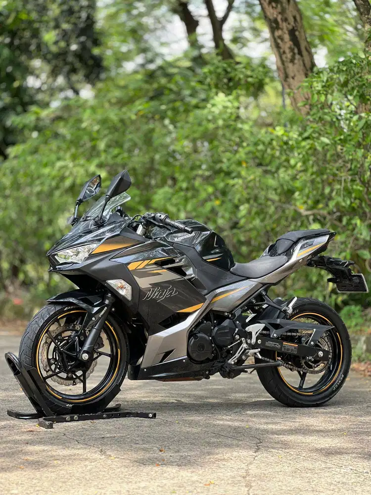 KAWASAKI NEW NINJA 250 FI ABS KEYLESS 2022 GREY KM 9K PAJAK ON SUPERB