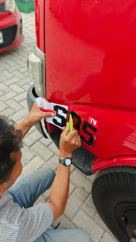 Cutting sticker truk stiker oracal scotlet unt branding wrapping dll