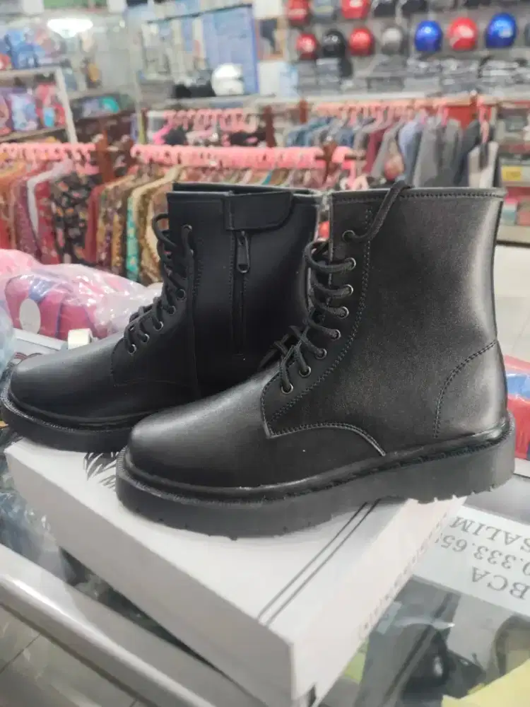 Sepatu booth kulit pria