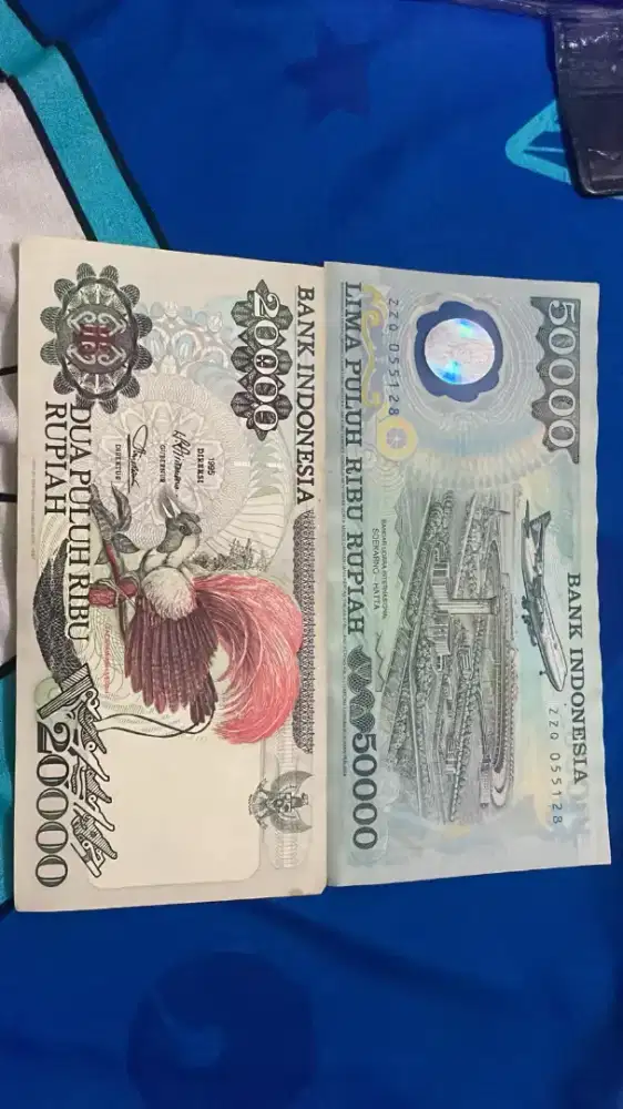 Uang kertas 20 ribu dan 50 ribu