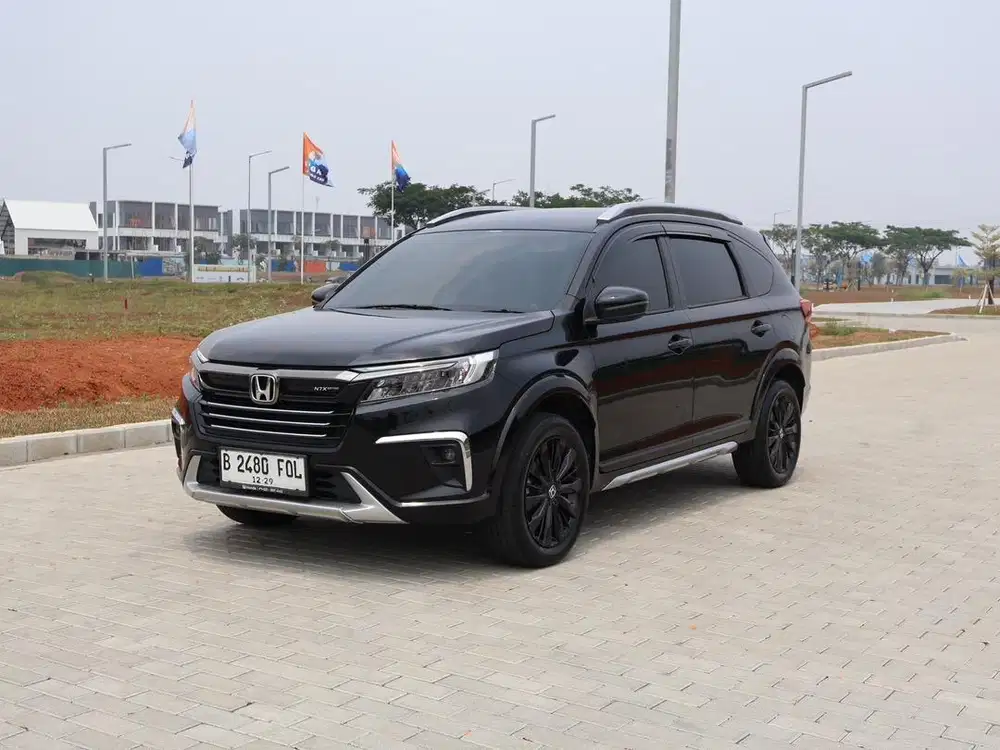 Honda BRV prestige N7X edition matic LOW KM / genap