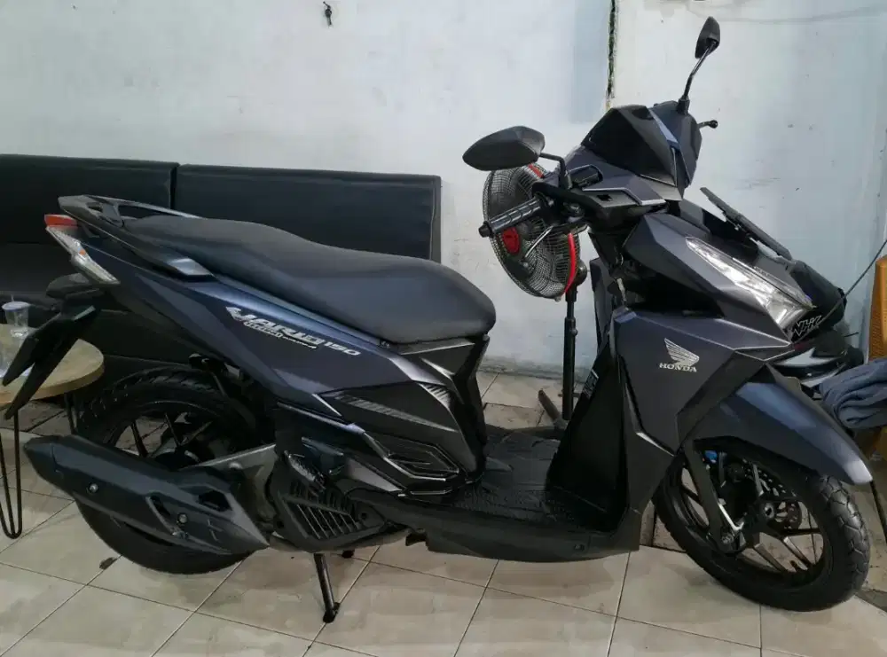 Honda Vario 1250 old