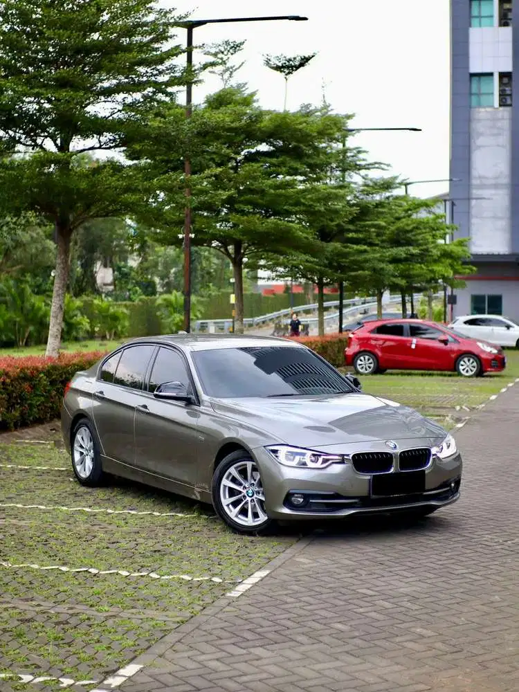 BMW F30 320i 2018 Bensin service record