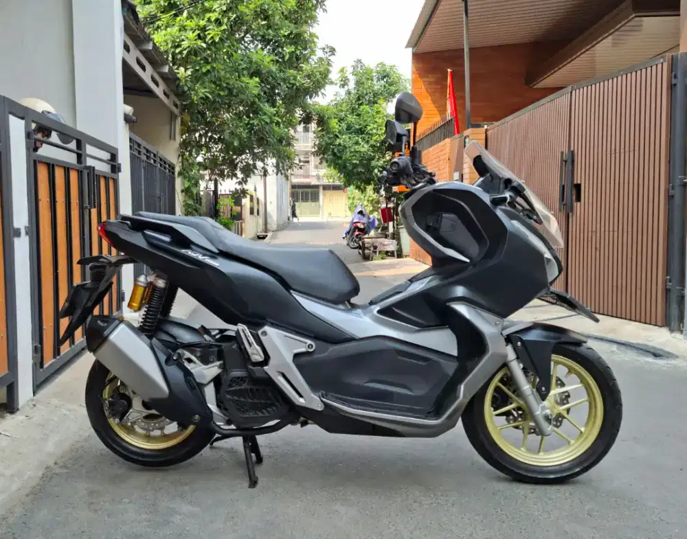 Honda ADV 150 CBS ISS MULUSSS Pajak Hidup Panjang
