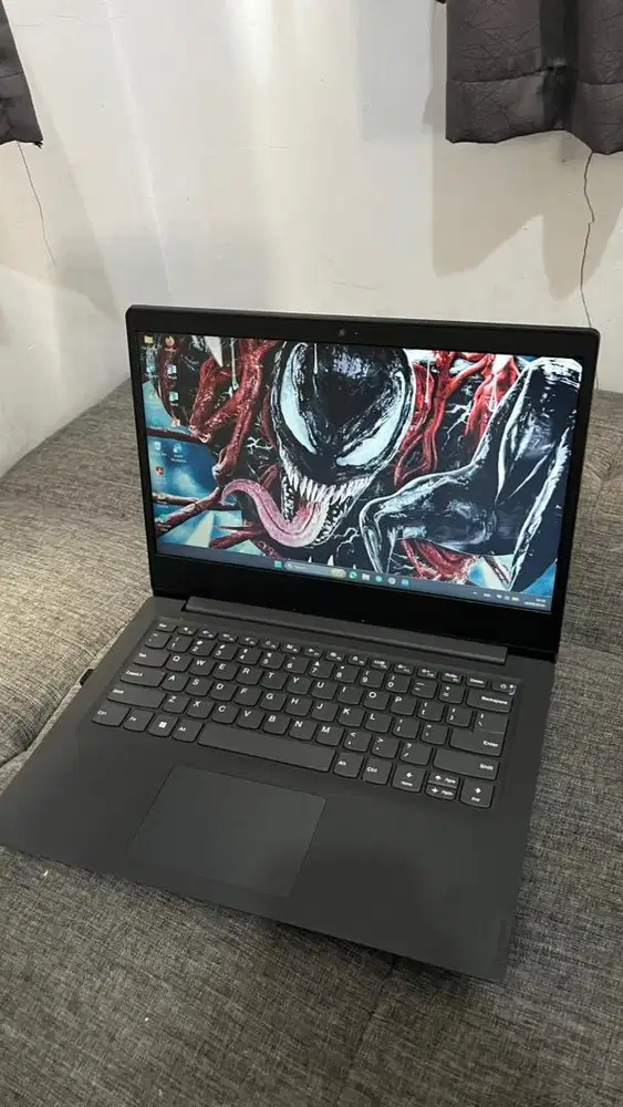 Laptop LENOVO V14 - IIL