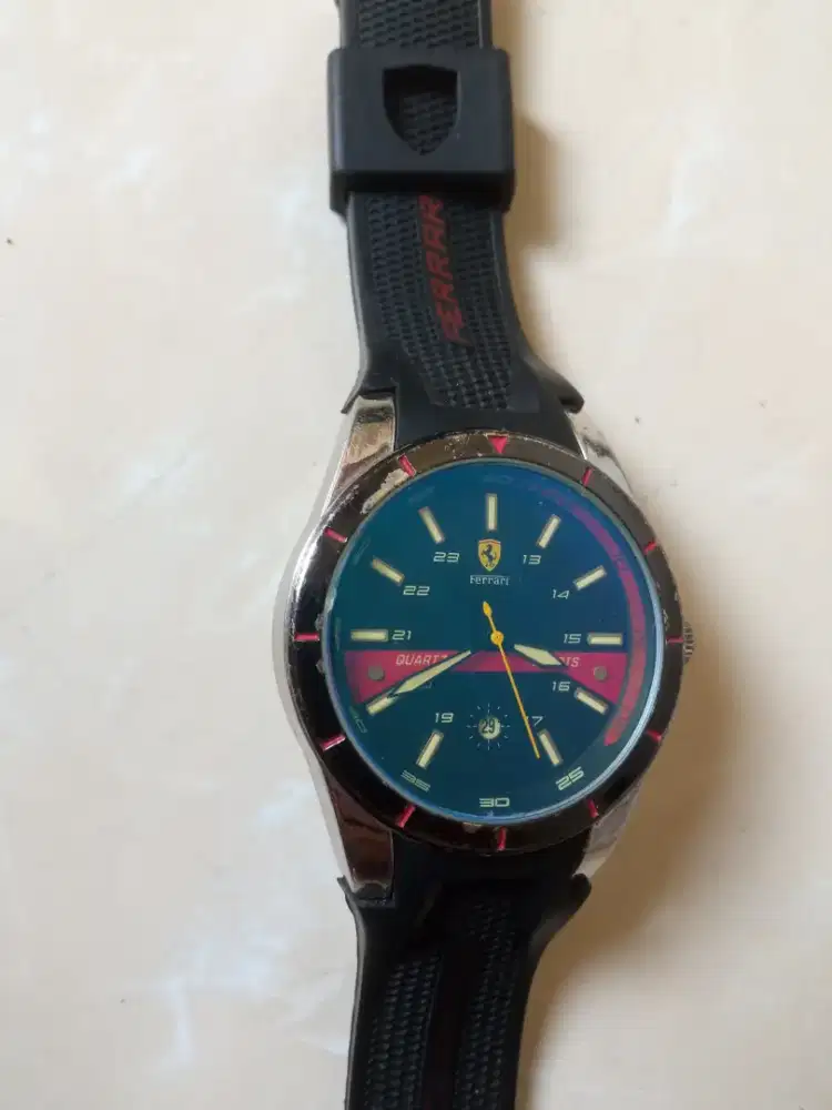 Jam tangan pria ferari