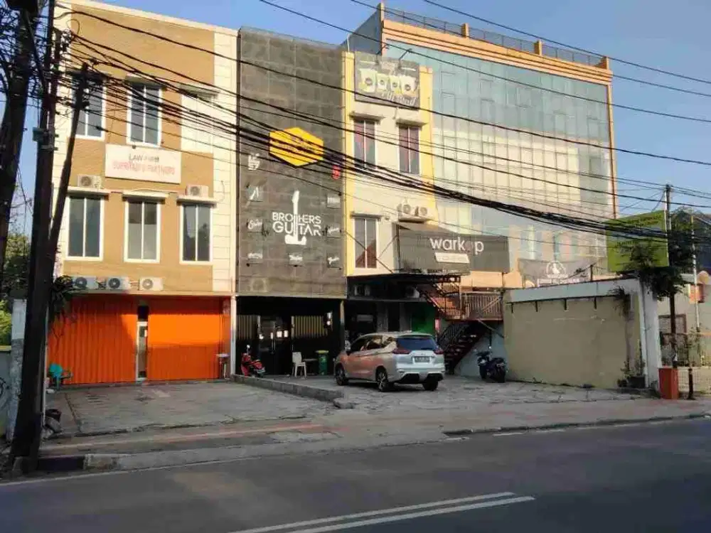 Dijual Ruko SHM Furnished 3 Lantai di Veteran Jakarta Selatan