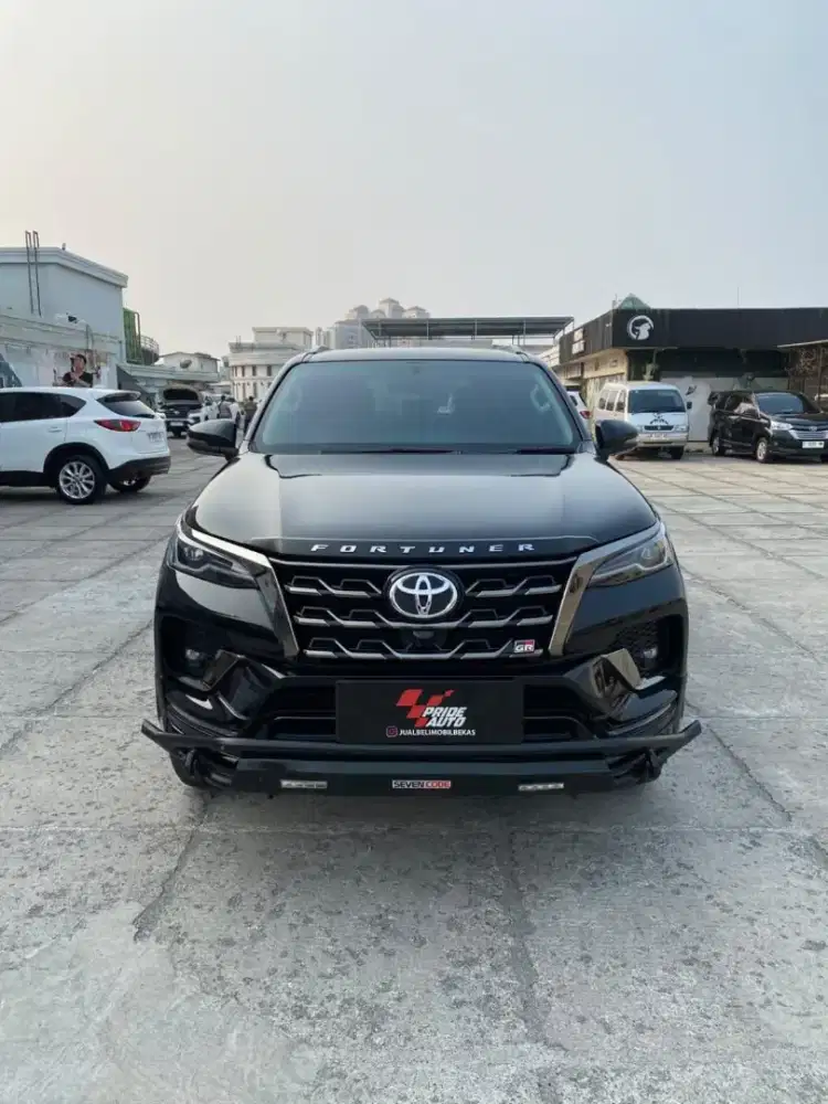 TDP 60 JUTA TOYOTA FORTUNER GR 2.8 AT 2023 HITAM LOW KM