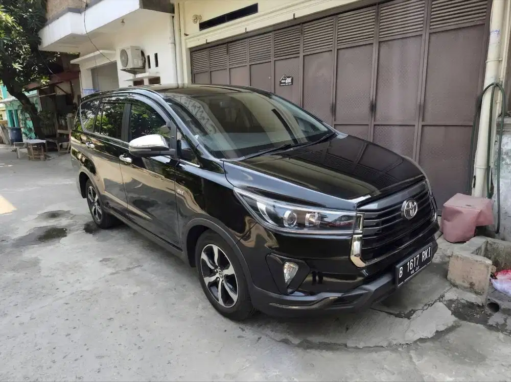 Toyota Kijang Innova Inova Venturer AT Matic Tahun 2022 Hitam , 2021