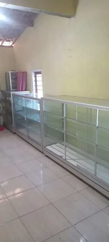 Etalase bekas murah