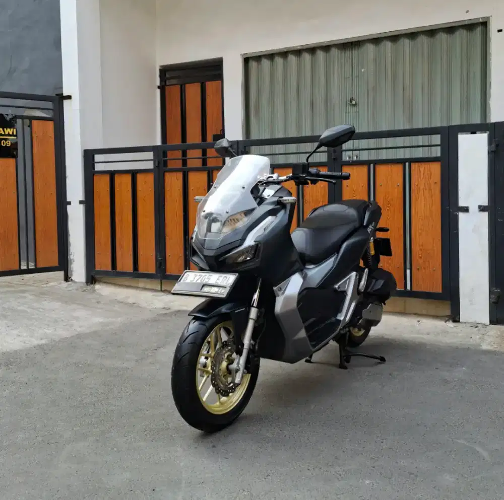 Honda ADV 150 CBS ISS MULUSSS Pajak Hidup Panjang