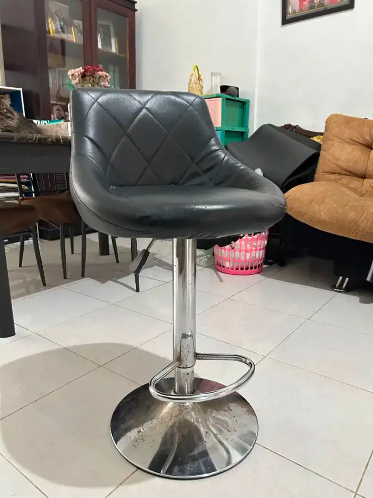 Kursi bar Hitam